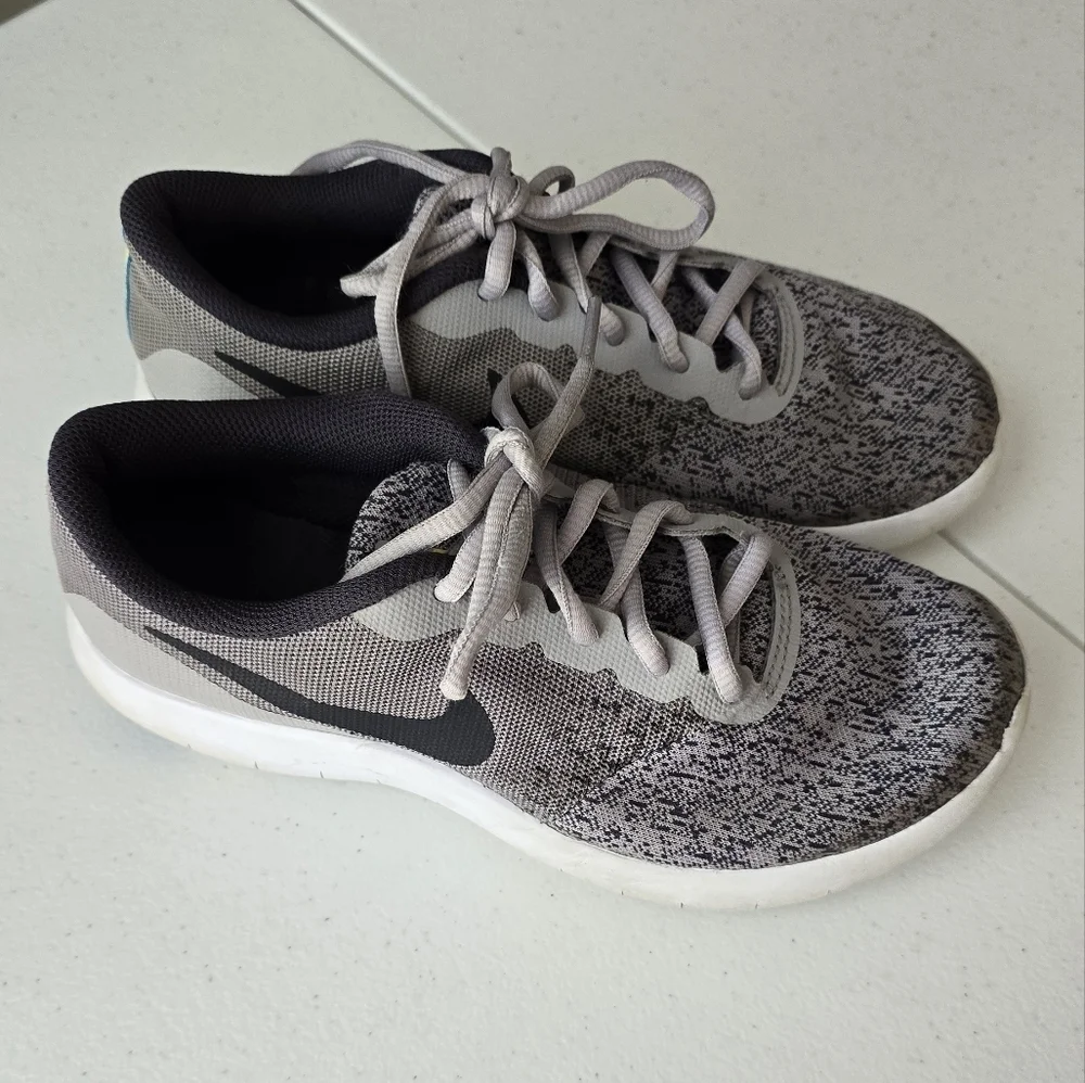 Nike Flex Contact gray size 5Y
